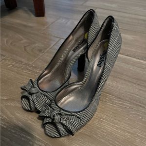 Women’s size 9 heels.